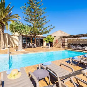 https://villa-santana-conil.in-canary-islands.com